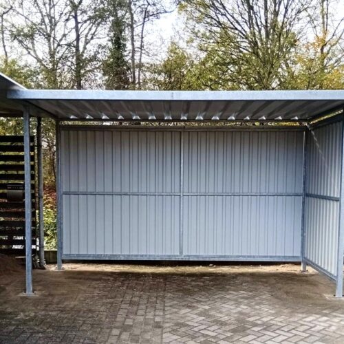 Fietsoverkapping Leipzig – Budgetvriendelijk & Schakelbaar 115 Onze fietsoverkapping model Leipzig is ook ideaal als overkapping voor materiaalopslag. Afgebeeld een basisdeel van 4 meter met achterwand en 1 zijwand.